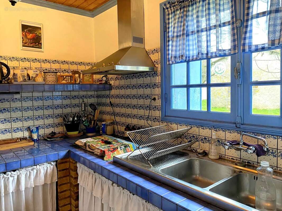 Une belle maison avec dépendances et jardin proche d'une grande ville - photo 5