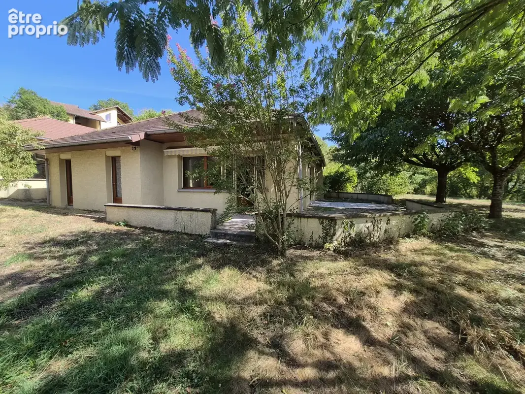 Maison d'architecte de 200 m2 édifiée sur un terrain de 1793 m2 - photo 2