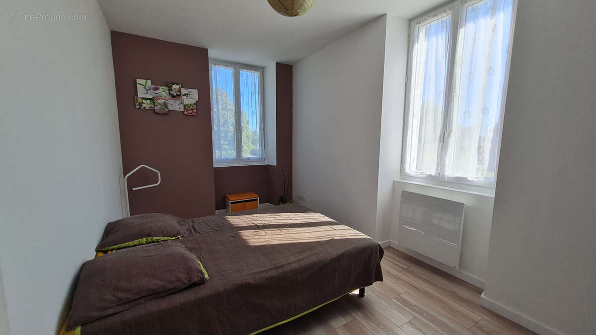 Maison à SAINT-GENIS-D&#039;HIERSAC