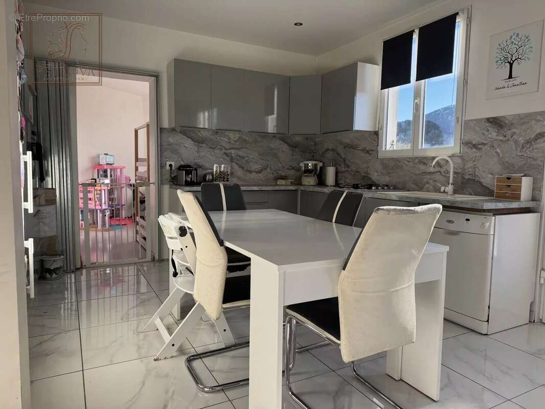 Appartement à SAINT-ANDRE-DE-LA-ROCHE