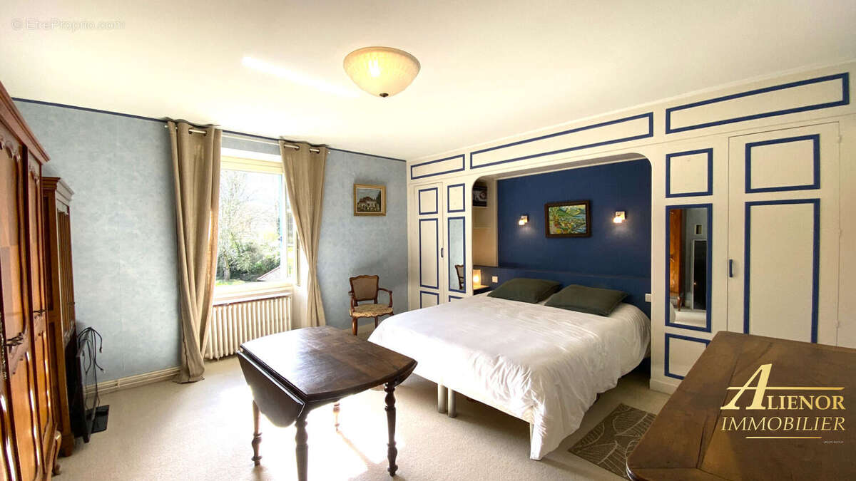 Maison à BOURDEILLES