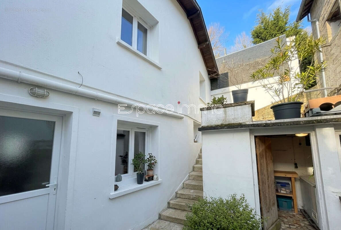 Maison à MALAUNAY
