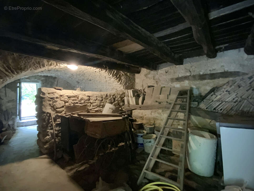 Maison à rénover avec cour, jardin et garage au coeur d'un des plus beaux villages de France. - photo 17