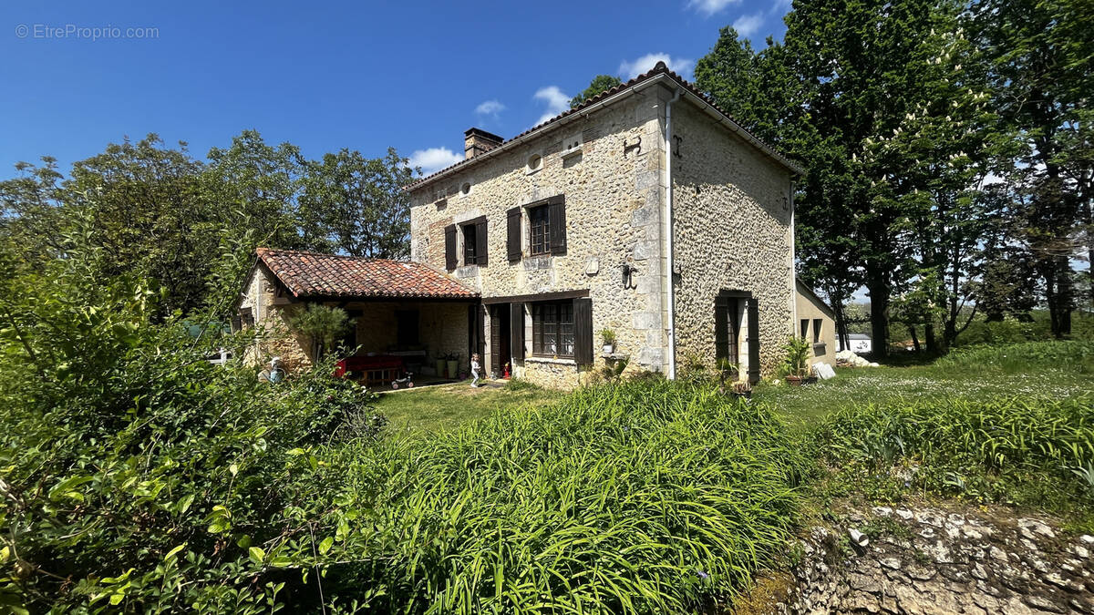 Maison à SAINT-AMAND-DE-VERGT