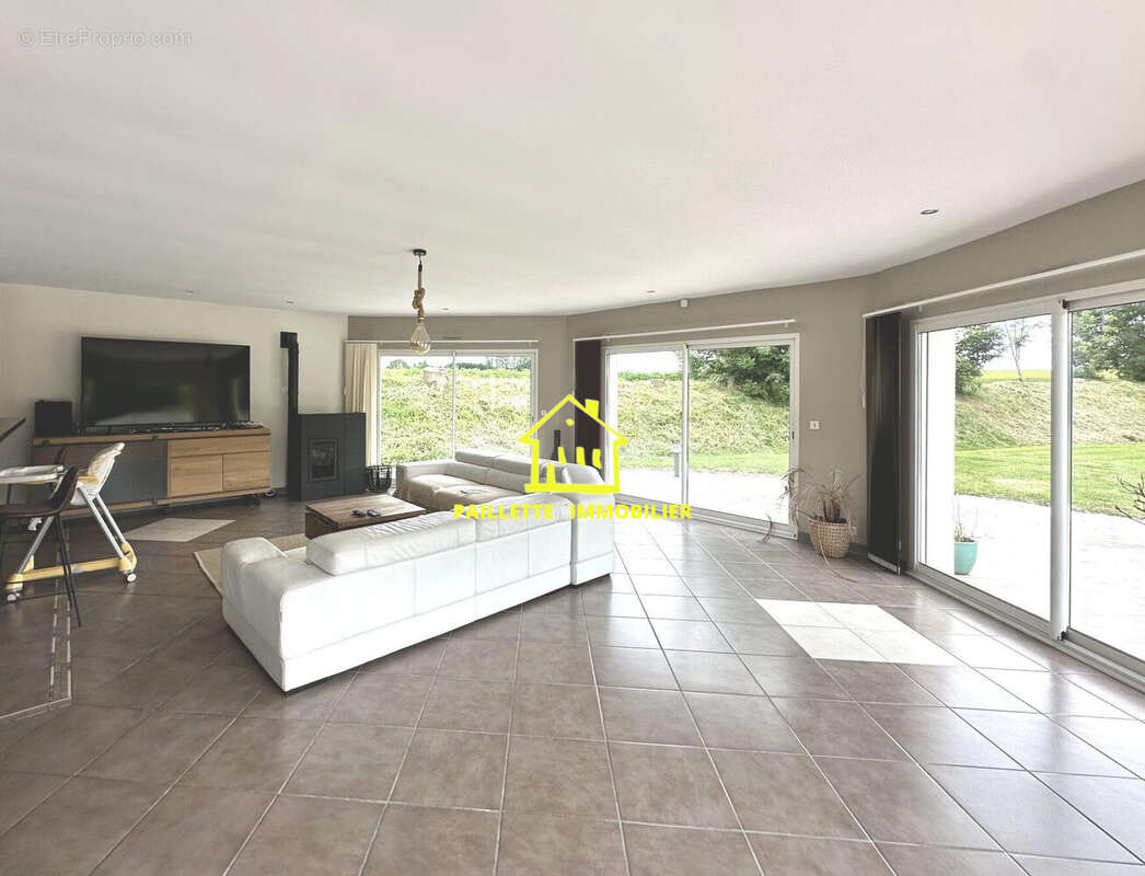 Maison 182 m² à Saint-Romain-De-Colbosc  - photo 4