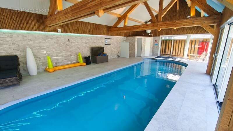 A 20 KMS de Fécamp. Ensemble immobilier comprenant 2 habitations (303 m²);1 piscine; triple garage; Terrain 5215 m² - photo 25