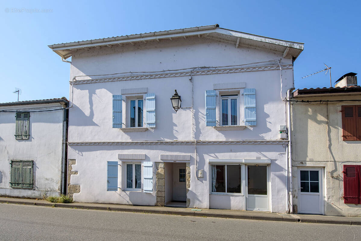 Maison à AMOU