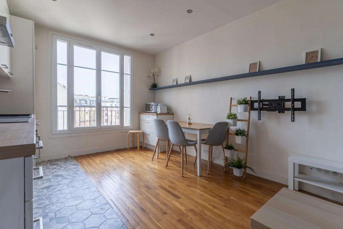 Appartement à COURBEVOIE