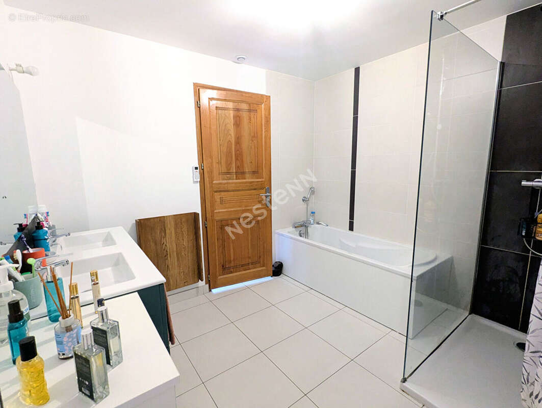 Villeneuve sur Aisne : Maison 2019 - 3 chambres - garage + dépendances - photo 7