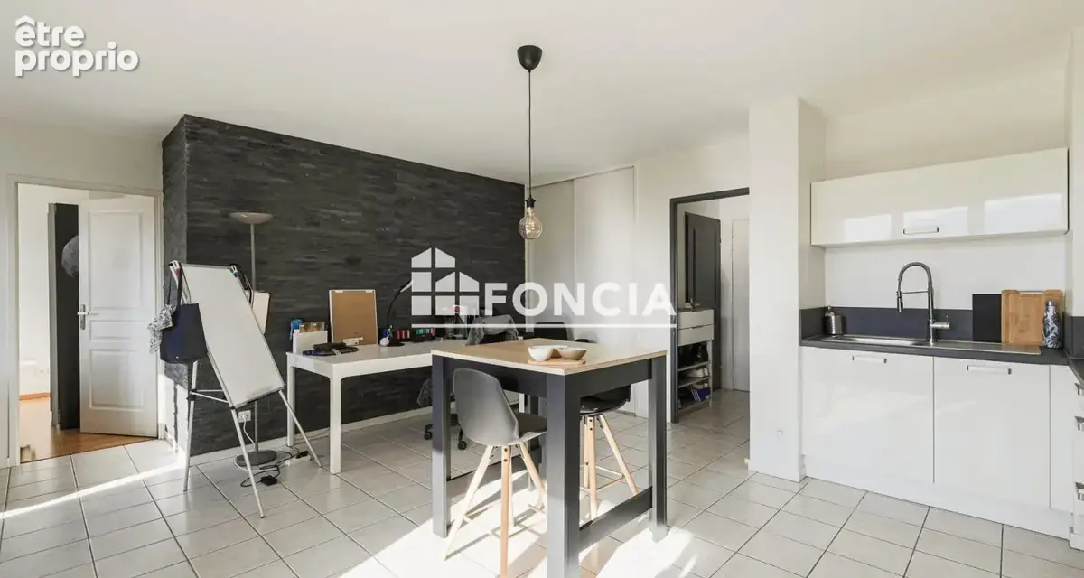  T2 de 47 m² en excellent état, avec terrasse couverte et ascenseur, au cœur d’un secteur recherché proche des transports. Une o - photo 8