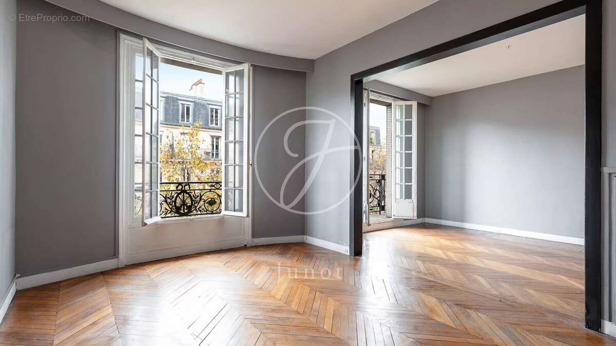 Appartement à PARIS-7E