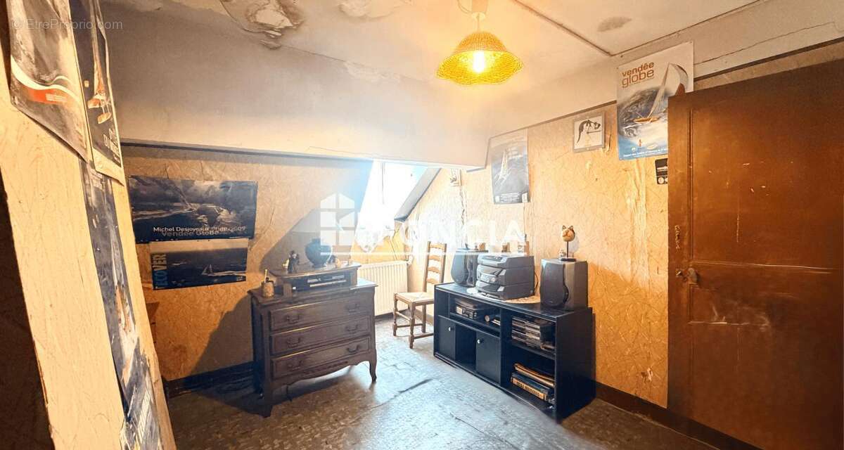 Maison à Rénover 3 pièces, 2 chambres avec garage et beau jardin en Centre Ville de La Flèche - photo 16