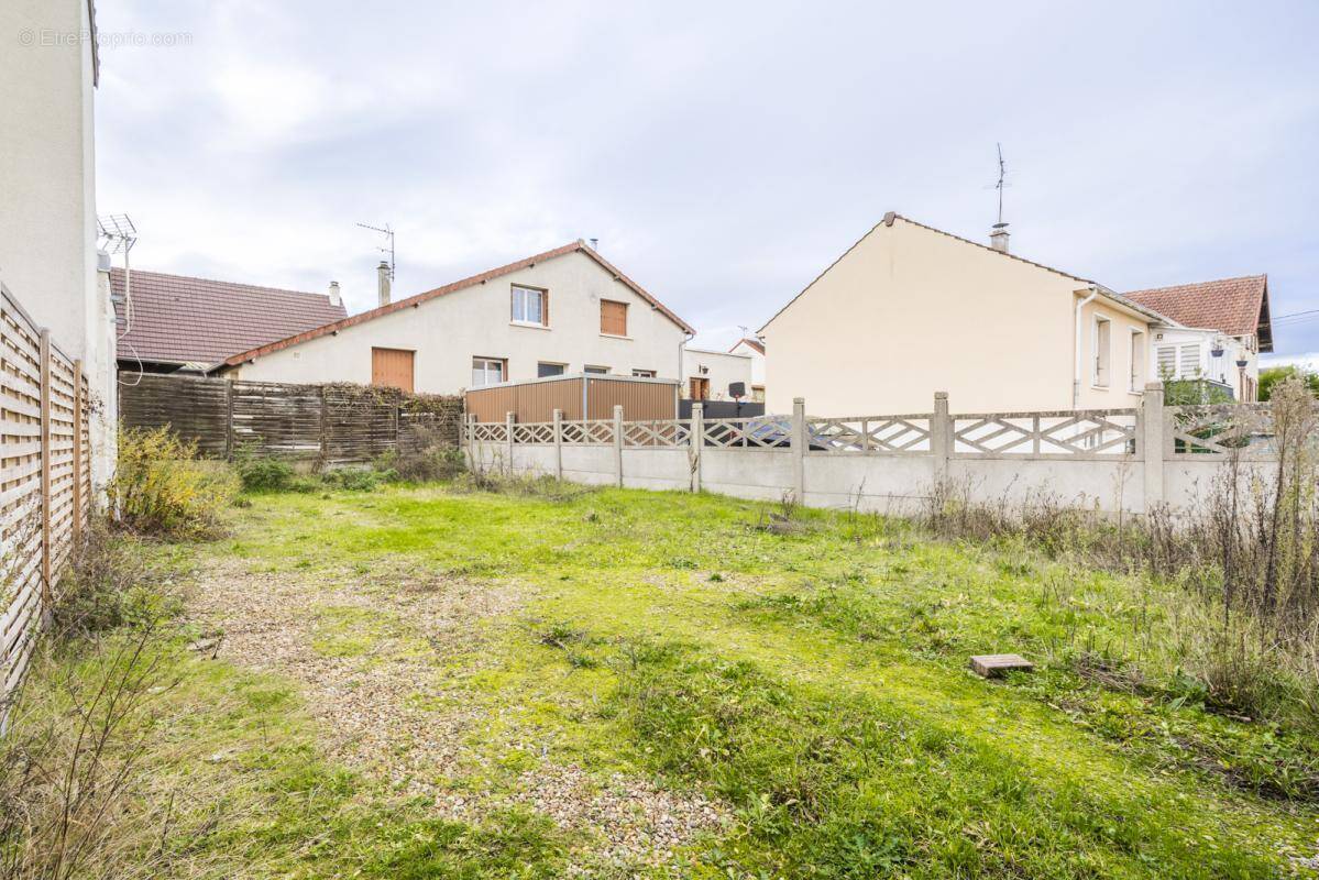 Terrain à CONFLANS-SAINTE-HONORINE