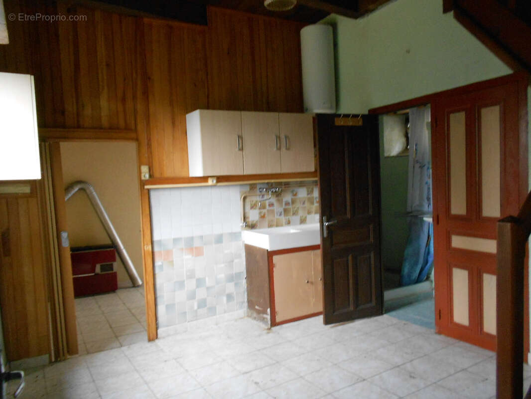 Maison de village à rénover, cœur de village, proche d'Arlanc - photo 5