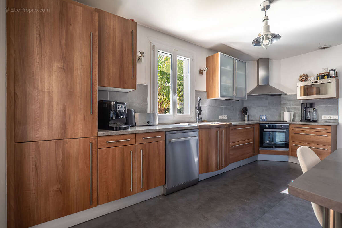 Maison à CHENNEVIERES-SUR-MARNE