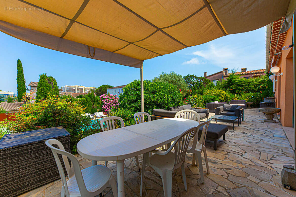 Maison à MANDELIEU-LA-NAPOULE