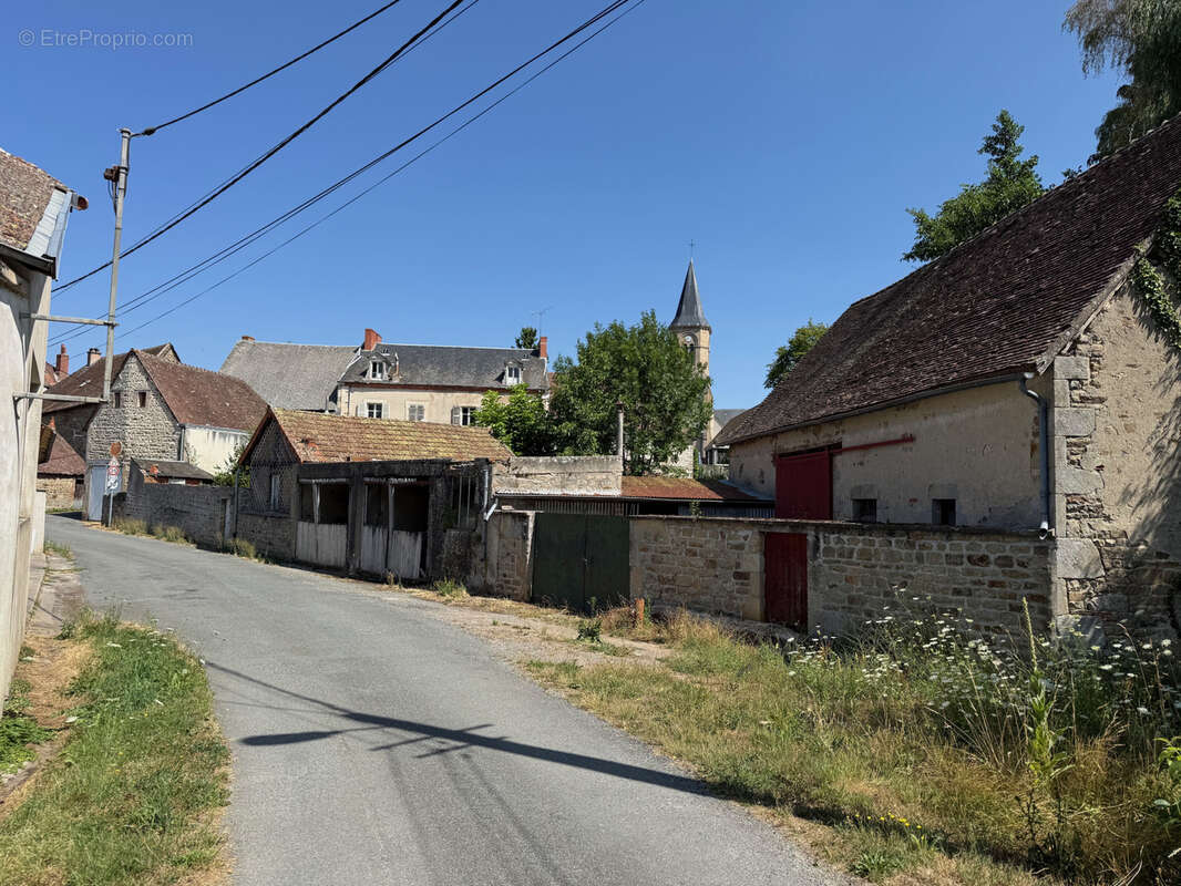 Auv 1227 : Maison de bourg à rénover, jardin, garages et grange - photo 110