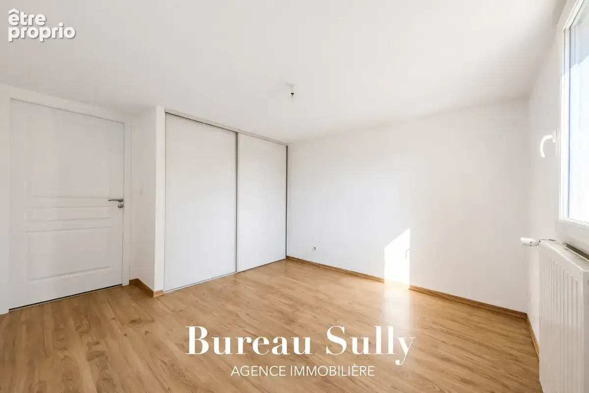 Limite GENAY sur MASSIEUX / Maison T4 (90m2 hab) sur 329m2 de terrain clos arboré parking. TB état - photo 16