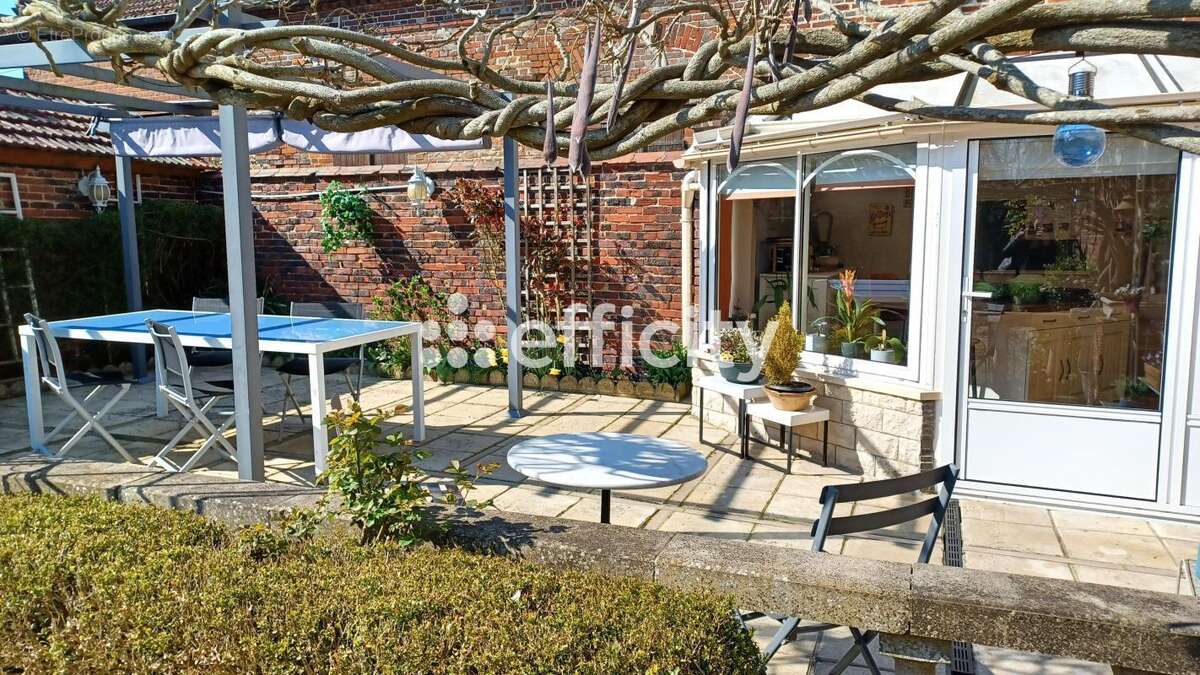 Maison à ONS-EN-BRAY