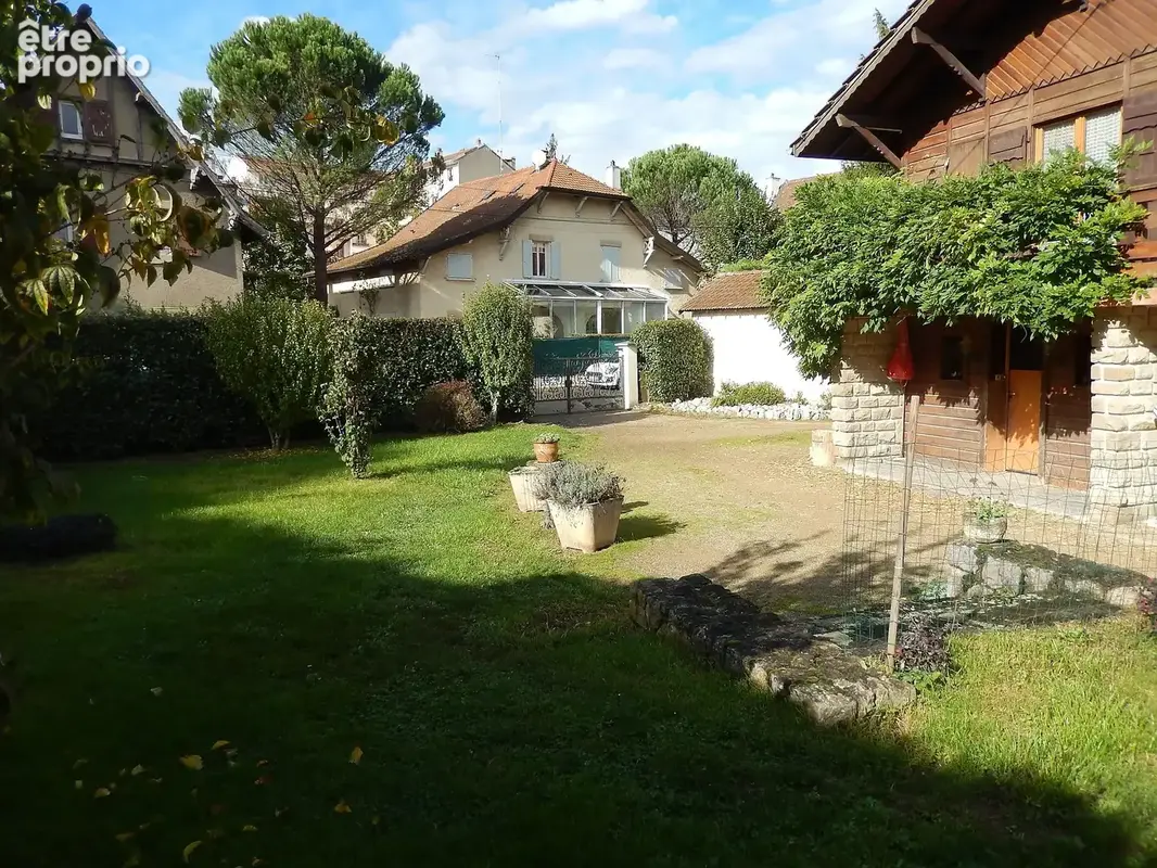 Maison style chalet avec jardin clos avec portail - Maison à ANNEMASSE
