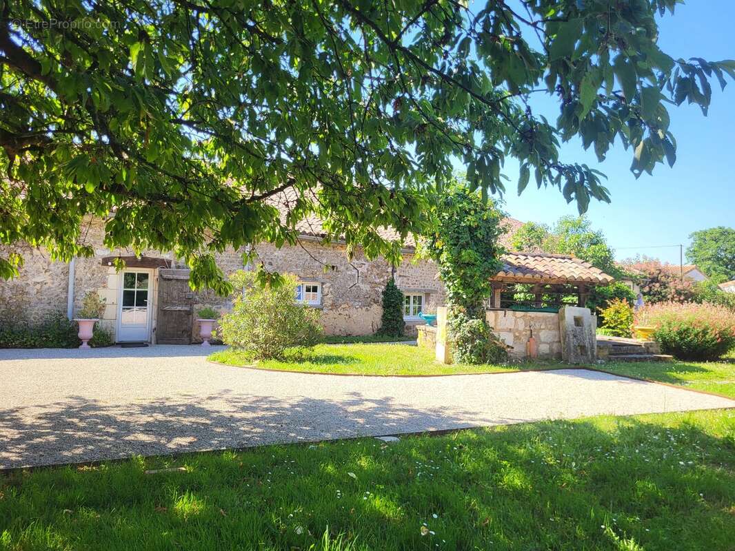 Maison à LA CHAPELLE-MOULIERE