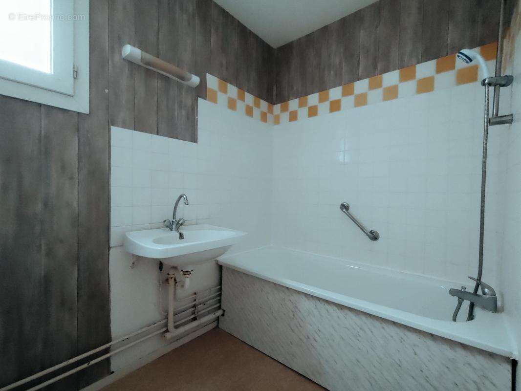 Appartement à BORNEL