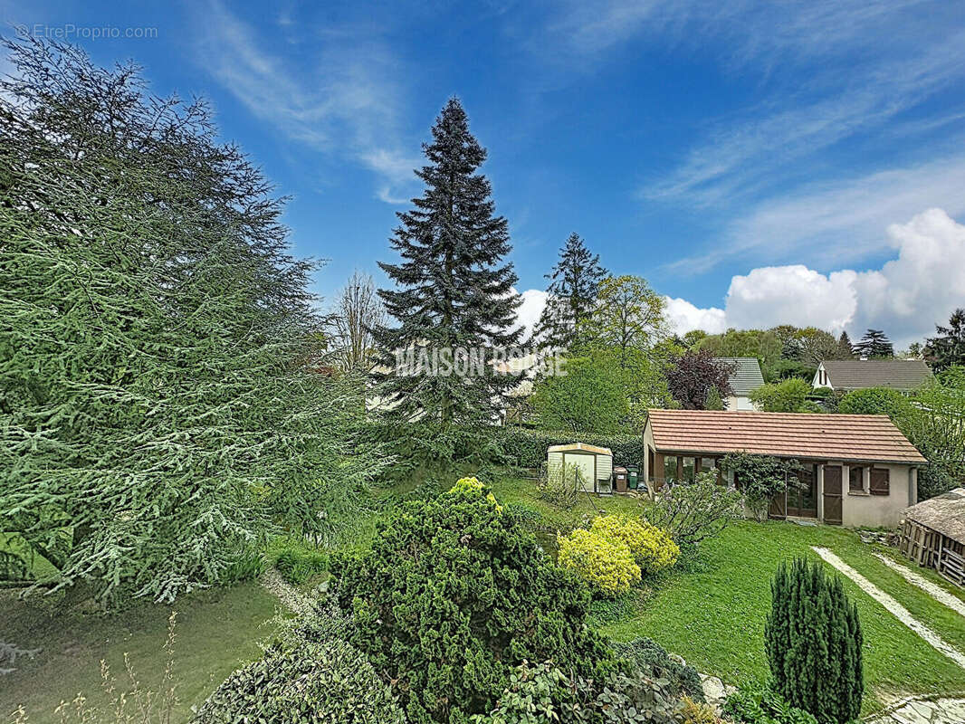 Maison à LE MESNIL-SAINT-DENIS