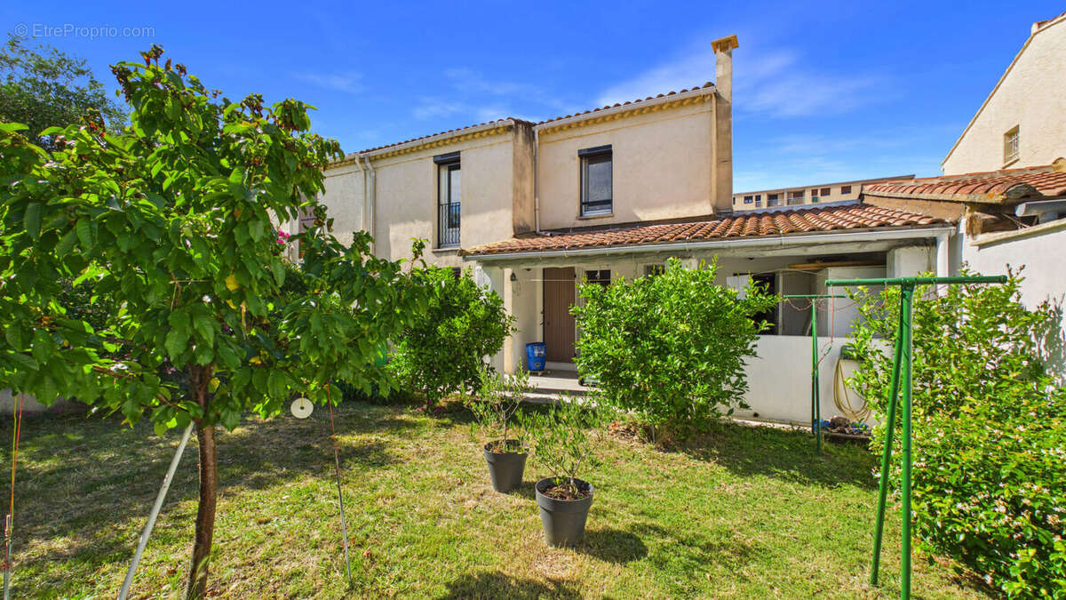 Maison à LE PONTET