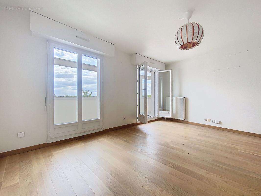Appartement à MONTIGNY-LE-BRETONNEUX