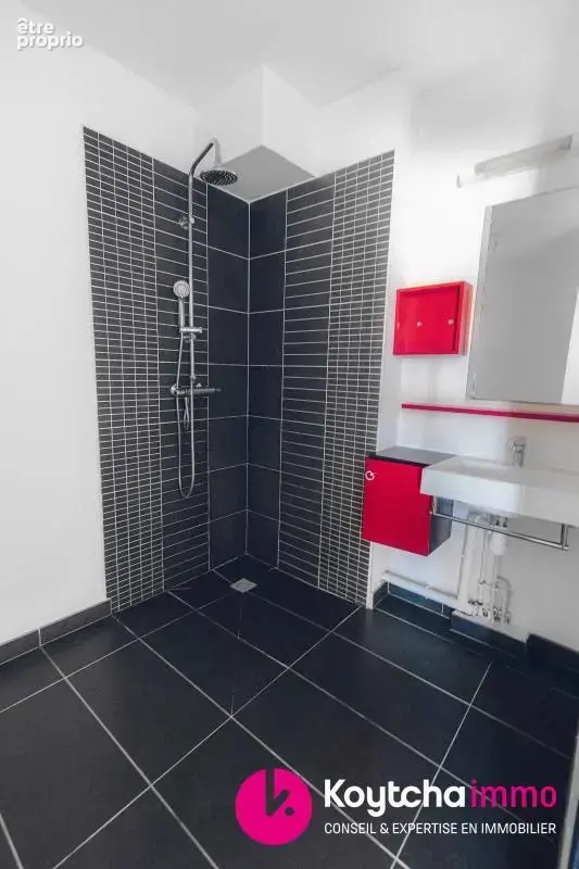 Appartement t2  11ème km  ascenseur - photo 5