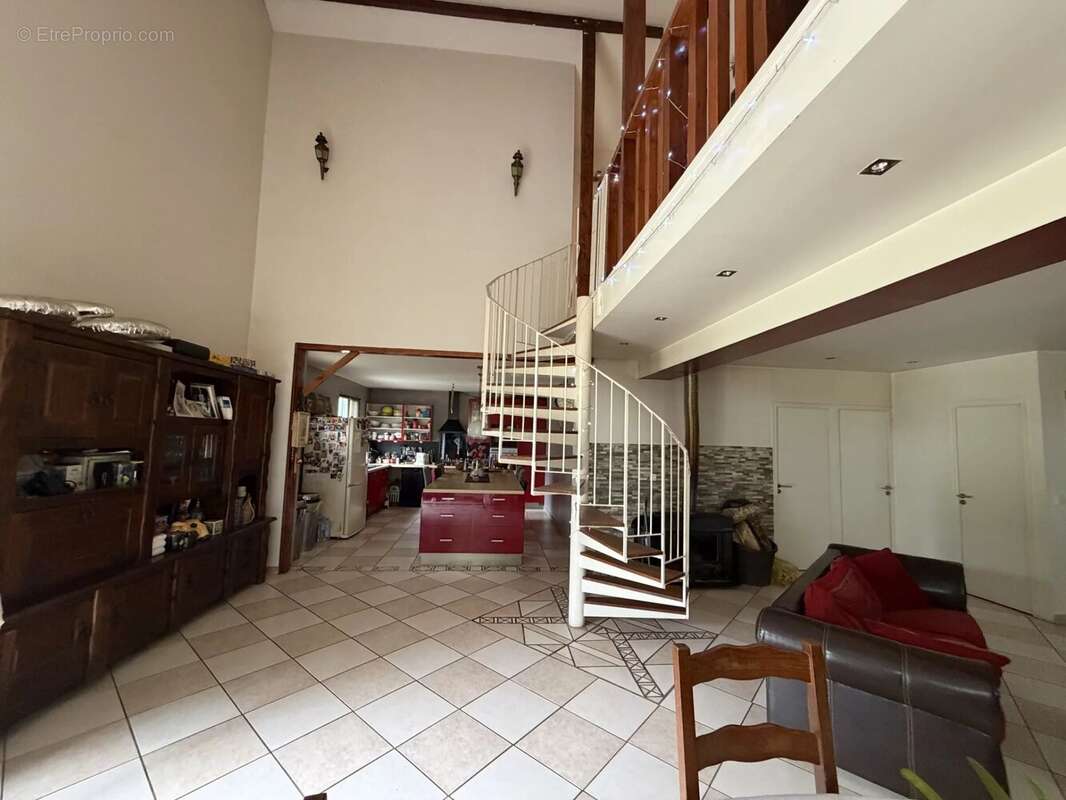 Maison à LE MESNIL-SAINT-DENIS
