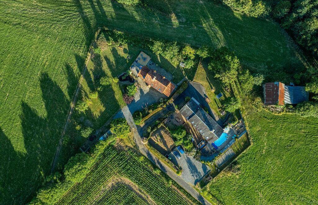 Maison à SAINT-HILAIRE-DU-HARCOUET