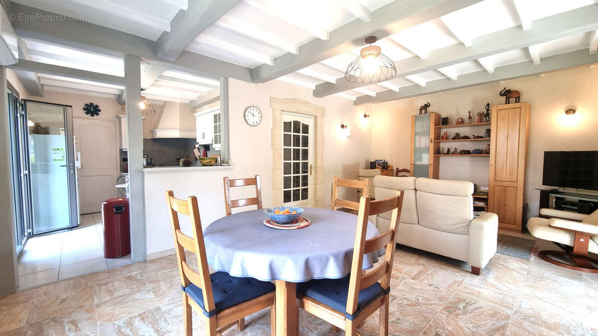 Maison à SAINT-CLEMENT-DE-RIVIERE