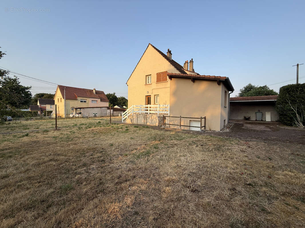 Maison 6 pieces de 102 m2 avec 5 chambres (quartier huchet) - photo 2