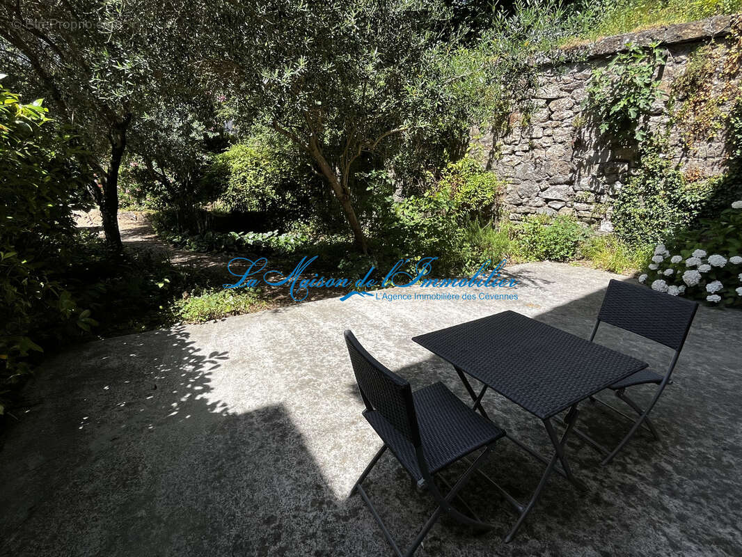 Sur hauteur du col des Brousses, maison en pierres de caractère avec studio indépendant,  garage sur 707m2 de - photo 2
