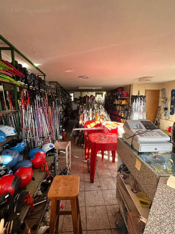 Commerce à PRADES-D'AUBRAC