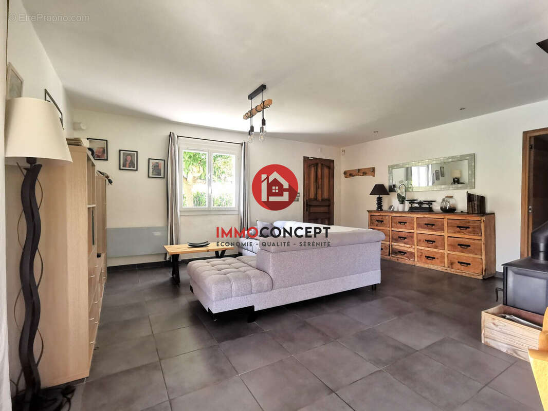 Maison 132 m² à Venejan  - photo 2