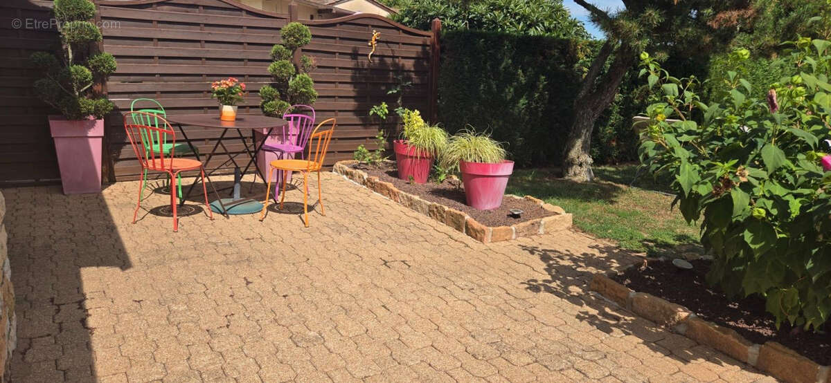 Maison à CRECHES-SUR-SAONE