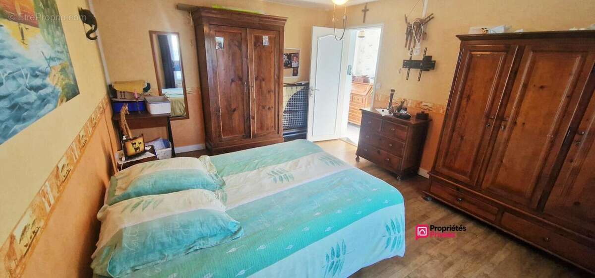 Très belle maison rénovée de 133 m² - 5 pièces - terrasses - dépendances - grange  et jardin arboré - photo 7