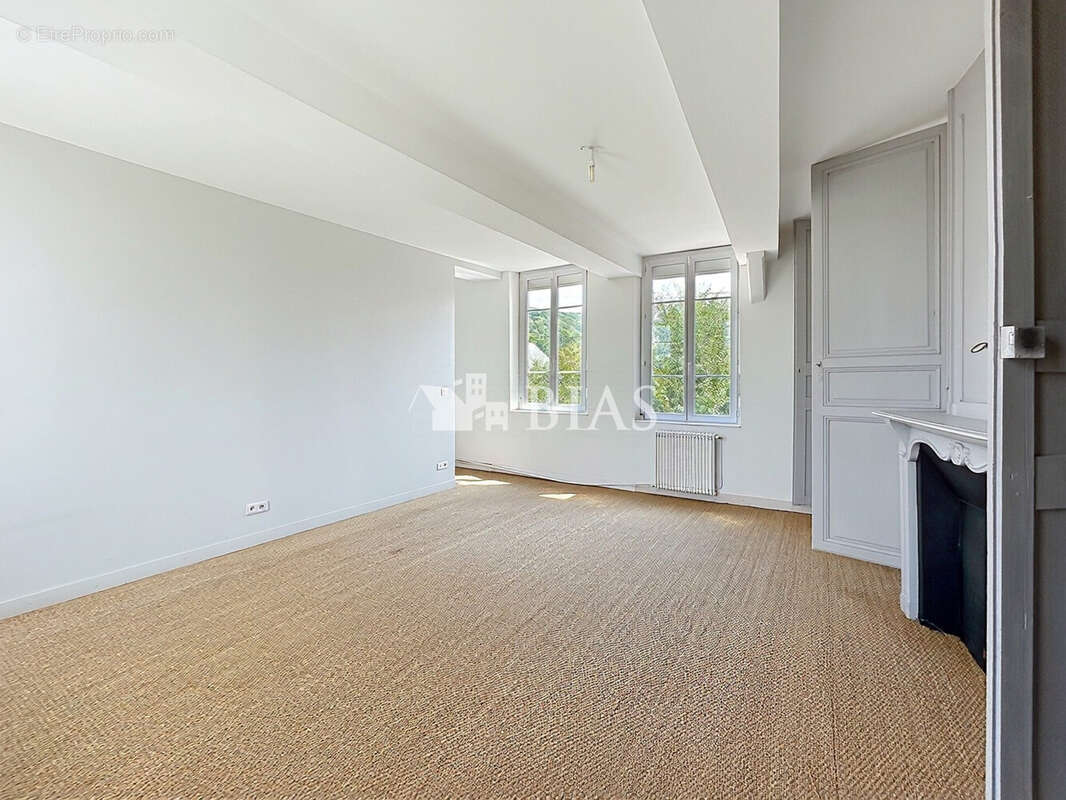 Maison 125 m² à La Riviere-Saint-Sauveur  - photo 9