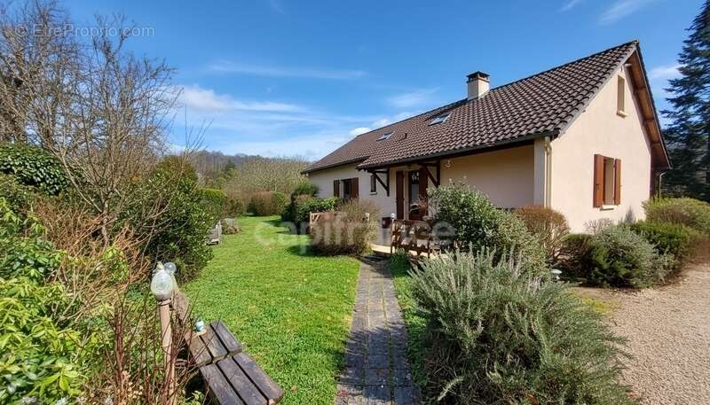 Maison à Sergeac de 151m², 6 pièces, au calme, sans vis à vis, sans travaux avec vue dégagée + garage XXL + chalet - photo 3