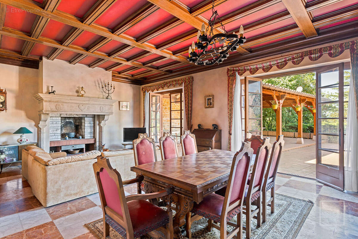 CHESSY, maison de 964.65 m² de plancher avec piscine, tennis et dépendances - photo 6