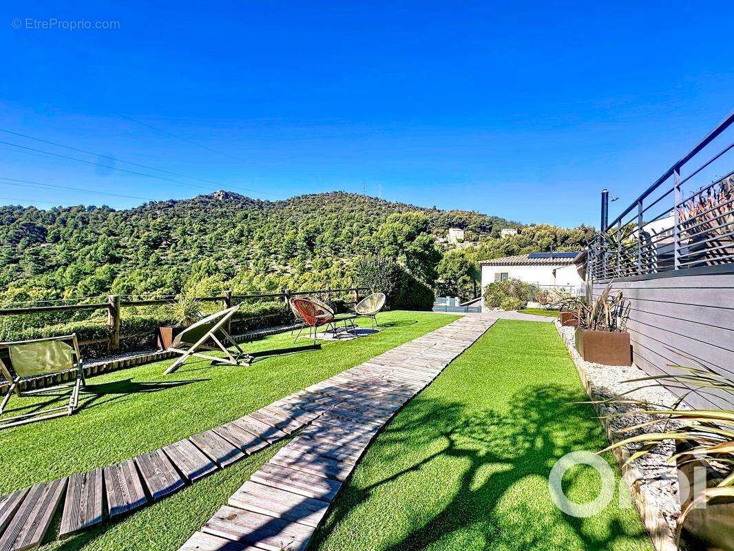 Maison à LA ROQUETTE-SUR-VAR