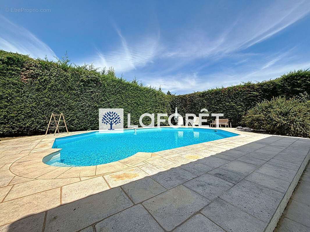 Maison à VILLIEU-LOYES-MOLLON