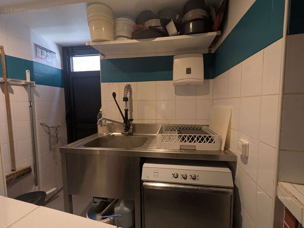 SALERNES, murs commerciaux de 58,25 m² avec fond de commerce - photo 9