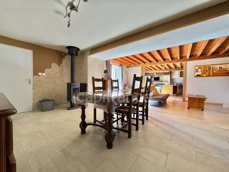 Maison à NOIRETABLE