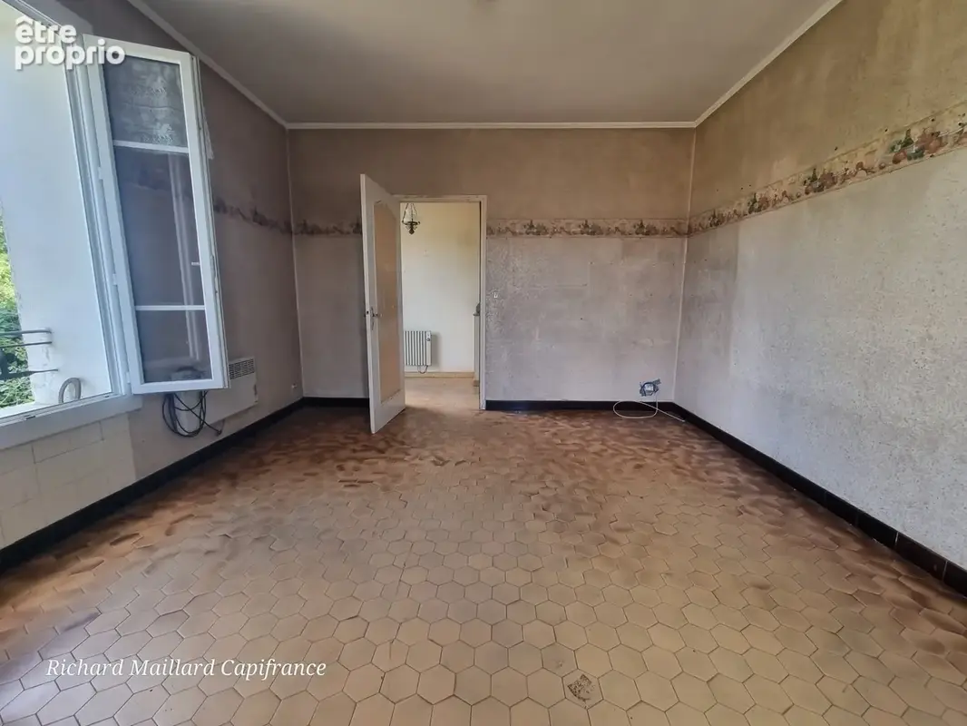 EXCLUSIVITÉ — Maison de caractère à fort potentiel à rénover — Cadre naturel exceptionnel  sur 3 300 m² de terrain - photo 11