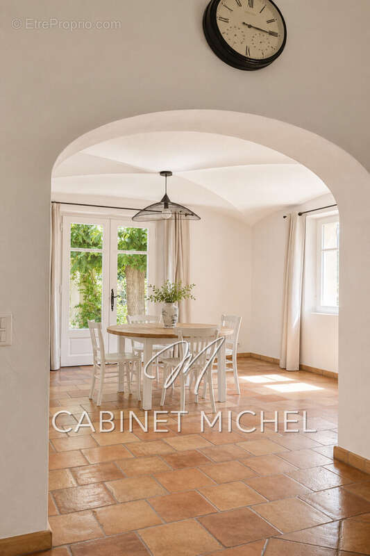 Maison 189 m² à Roquefort-Les-Pins  - photo 8