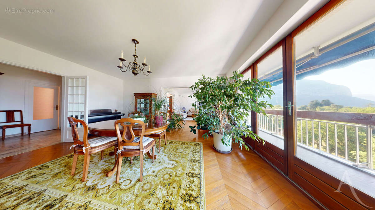 Appartement à SAINT-EGREVE