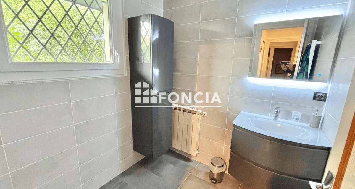 Maison à PUGNY-CHATENOD